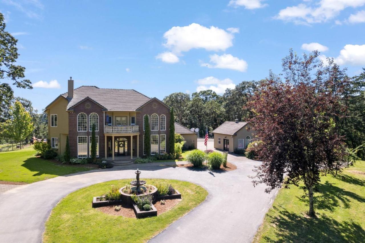 Oak Rise Villa Dallas Exterior photo