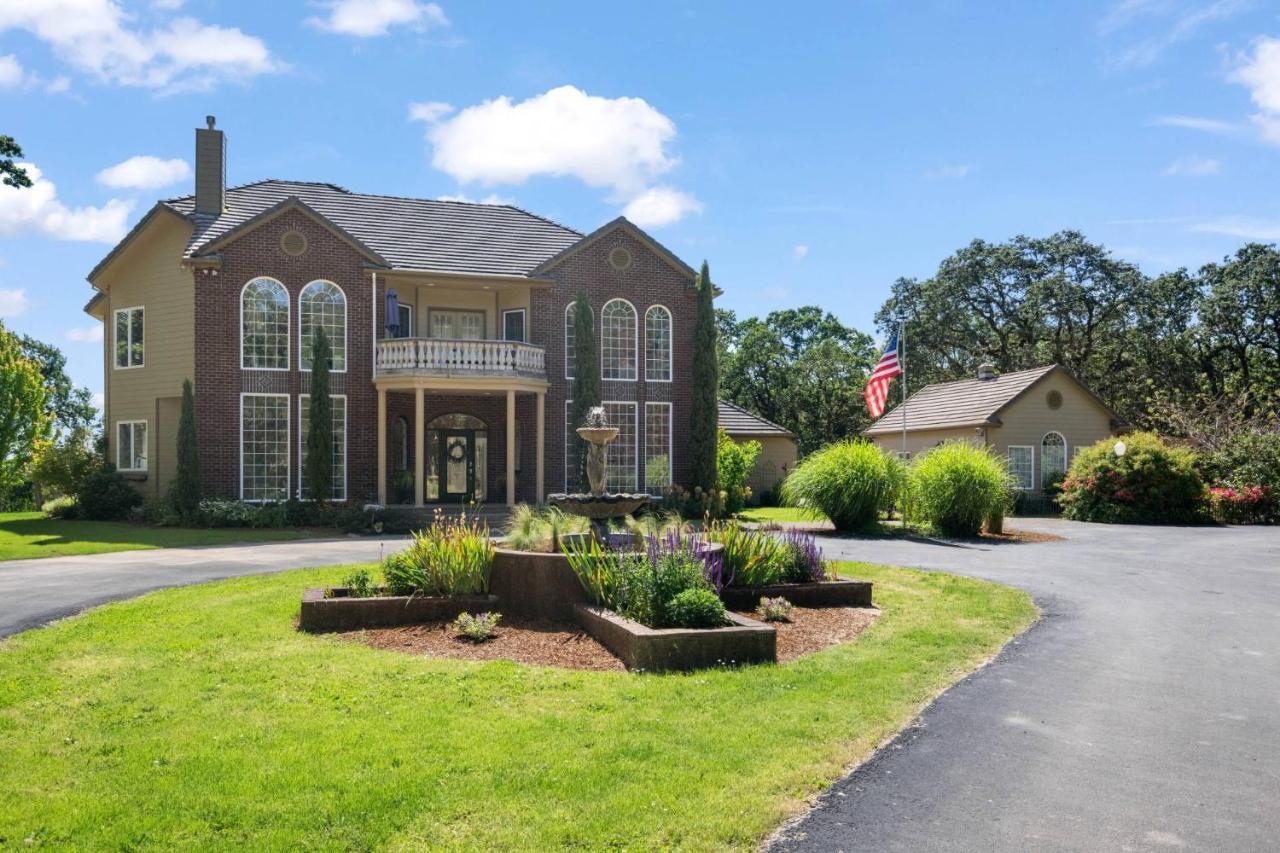 Oak Rise Villa Dallas Exterior photo